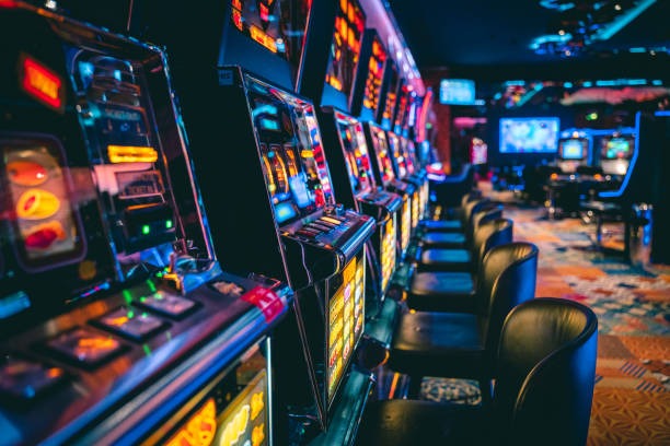 Book of Dead slot game showing 5-reel layout with Egyptian symbols